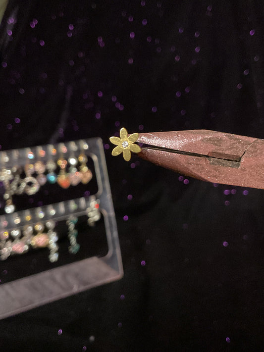 Petite Fleur Tragus Ring